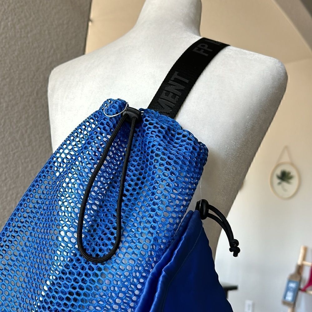 NWOT Free People Mesh Sling Royal Blue Double Bag Thick Band Crossbody Pouch - Picture 6 of 10